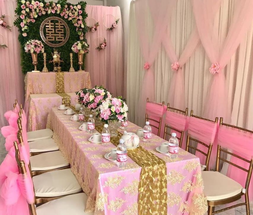 Trang trí bàn ghế gia tiên đám cưới màu hồng 