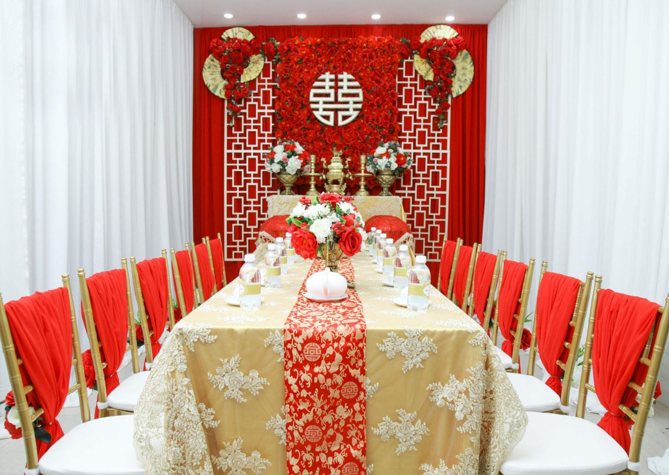 Trang trí bàn gia tiên đám cưới màu đỏ